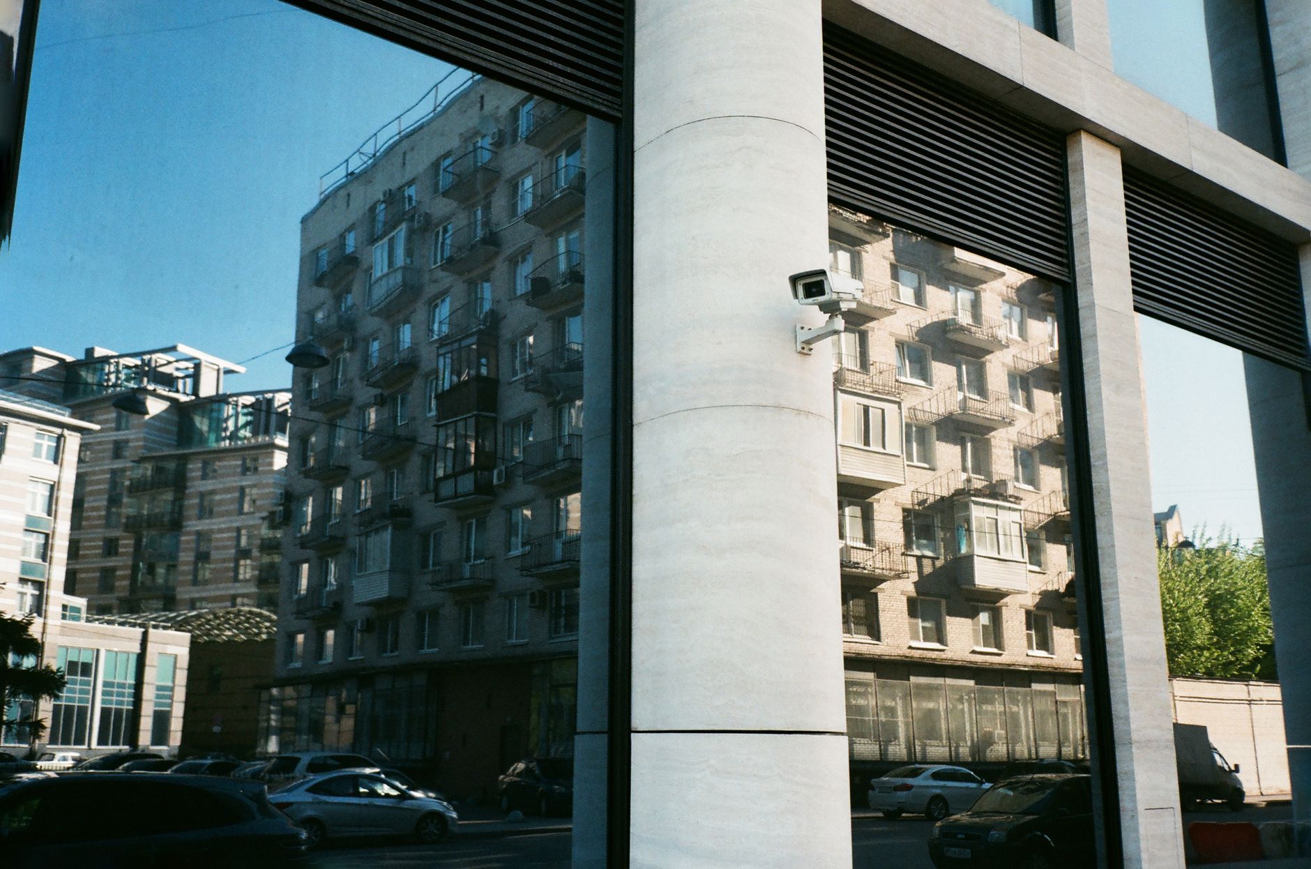 Caméra de vidéosurveillance installée sur une façade à Aulnoye-Aymeries