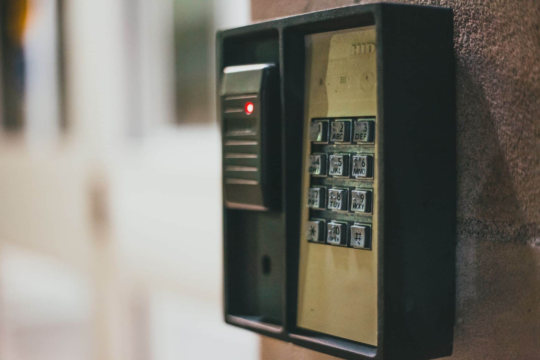 Clavier de commande d'un système d'alarme installé à Lille
